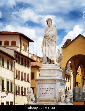 Statua di Dante Alighieri in Piazza Santa Croce a Firenze Foto Stock