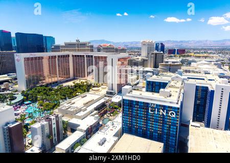 Vista del LINQ e del Flamingo Resort Casino hotel sulla Strip vista dalla ruota panoramica High Roller, Las Vegas, Nevada, Stati Uniti Foto Stock