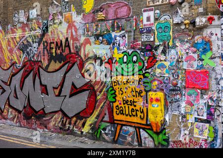 Muraglia di graffiti Buxton Street, Spitalfields, Londra Foto Stock