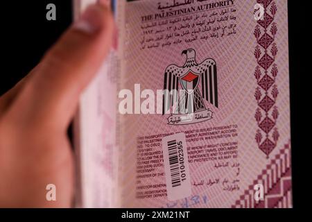 Gaziantep, Turkiye. 20 luglio 2024. Passaporto e documento di viaggio dell'Autorità palestinese. Palestinesi residenti in Cisgiordania e nella Striscia di Gaza Foto Stock