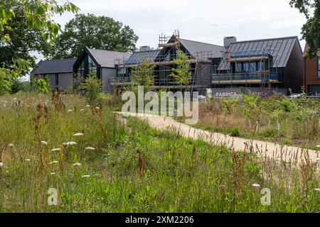 Amber Parkside, nuovo complesso residenziale accanto al Knowle Park, ai margini di Cranleigh, Surrey, Inghilterra, Regno Unito. Case nuove proprietà residenziali Foto Stock