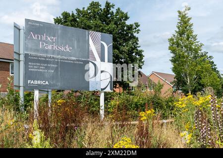 Amber Parkside, nuovo complesso residenziale accanto al Knowle Park, ai margini di Cranleigh, Surrey, Inghilterra, Regno Unito. Case nuove proprietà residenziali Foto Stock