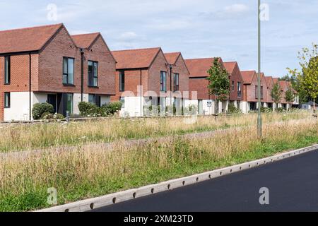 Amber Parkside, nuovo complesso residenziale accanto al Knowle Park, ai margini di Cranleigh, Surrey, Inghilterra, Regno Unito. Case nuove proprietà residenziali Foto Stock