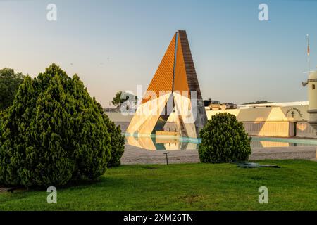 Lisbona Portogallo - 16 giugno 2024 . Lisbona, Portogallo - Monumento ai combattenti d'oltremare (in portoghese: Monumento aos Combatentes do Ultramar) all'alba - A. Foto Stock