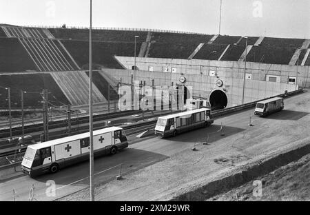 Frankreich, Calais, 14.02.1994 Archiv.: 46-05-32 am 6.mai werden Frankreichs Praesident Francois Mitterrand und die britische Koenigin Elisabeth II. Den Eurotunnel eroeffnen. Foto: Spezial-Rettungsfahrzeuge am Eurotunnel Eröffnung Eurotunnel *** Francia, Calais, 14 02 1994 Archivio 46 05 32 il 6 maggio, il presidente francese Francois Mitterrand e la regina britannica Elisabetta II apriranno l'Eurotunnel Photo Special Rescue Vehicles presso l'Eurotunnel Opening Eurotunnel Foto Stock