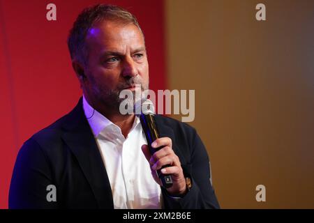 Barcellona, Spagna. 25 luglio 2024. Hansi Flick Presentation come nuovo allenatore del FC Barcelona all'Auditori 1899 il 25 luglio 2024 a Barcellona in Spagna. (Foto di Bagu Blanco/PRESSINPHOTO) credito: PRESSINPHOTO SPORTS AGENCY/Alamy Live News Foto Stock