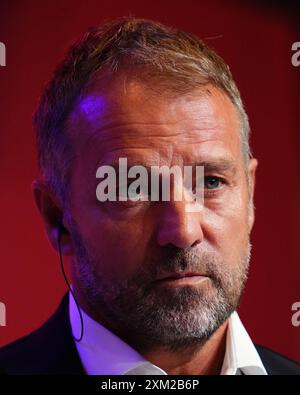 Barcellona, Spagna. 25 luglio 2024. Hansi Flick Presentation come nuovo allenatore del FC Barcelona all'Auditori 1899 il 25 luglio 2024 a Barcellona in Spagna. (Foto di Bagu Blanco/PRESSINPHOTO) credito: PRESSINPHOTO SPORTS AGENCY/Alamy Live News Foto Stock