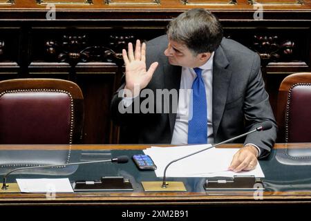 Roma, Italia. 25 luglio 2024. il ministro per gli affari europei, il Sud, le politiche di coesione e il Pnrr, Raffaele fitto in occasione dell'informativa urgente sulla ZES unica per il mezzogiorno, camera dei deputati a Roma, Gioved&#xec; 25 luglio 2024 (foto Mauro Scrobogna/LaPresse) il Ministro degli affari europei, del Sud, delle politiche di coesione e del PNR, Raffaele fitto in occasione delle urgenti informazioni sulla SEZ unica per il Sud, camera dei deputati a Roma, giovedì 25 luglio 2024. (Foto di Mauro Scrobogna/LaPresse) credito: LaPresse/Alamy Live News Foto Stock