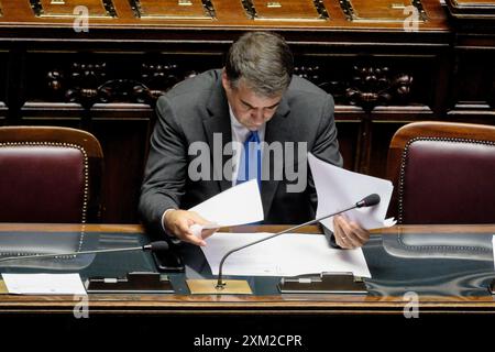 Roma, Italia. 25 luglio 2024. il ministro per gli affari europei, il Sud, le politiche di coesione e il Pnrr, Raffaele fitto in occasione dell'informativa urgente sulla ZES unica per il mezzogiorno, camera dei deputati a Roma, Gioved&#xec; 25 luglio 2024 (foto Mauro Scrobogna/LaPresse) il Ministro degli affari europei, del Sud, delle politiche di coesione e del PNR, Raffaele fitto in occasione delle urgenti informazioni sulla SEZ unica per il Sud, camera dei deputati a Roma, giovedì 25 luglio 2024. (Foto di Mauro Scrobogna/LaPresse) credito: LaPresse/Alamy Live News Foto Stock