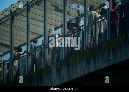 Varsavia, Polonia. 24 luglio 2024. Il ponte che collega l'Estonia con la Russia è visto a Narva, in Estonia, il 24 luglio 2024. Le autorità estoni hanno chiuso il ponte che collega Russia ed Estonia per tutto il traffico in entrata. Il ponte di Narva è ora uno degli ultimi posti in cui i visitatori possono entrare direttamente in Russia poiché il traffico aereo verso il paese ha cessato di esistere. (Foto di Jaap Arriens/Sipa USA) credito: SIPA USA/Alamy Live News Foto Stock