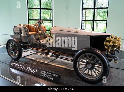 Spyker 60 CV prima auto al mondo con motore a benzina a sei cilindri, trazione integrale e freni a 4 ruote motrici, Louwman Museum, l'Aia, Paesi Bassi Foto Stock