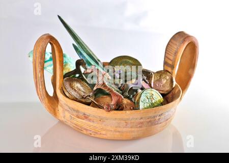 antike römisch griechische schale mit schatz, kylix, kyathos Foto Stock