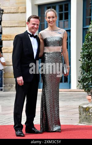 Christine Theiss mit Ehemann Hans Theiss bei der Eröffnung der Richard-Wagner-Festspiele 2024 mit der Premiere von Richard Wagners Tristan und Isolde im Bayreuther Festspielhaus. Bayreuth, 25.07.2024 *** Christine Theiss con il marito Hans Theiss all'apertura del Richard Wagner Festival 2024 con la prima di Richard Wagners Tristan e Isotta alla Bayreuth Festspielhaus Bayreuth, 25 07 2024 foto:Xn.xKubelkax/xFuturexImagex wagner festspiele 6788 Foto Stock