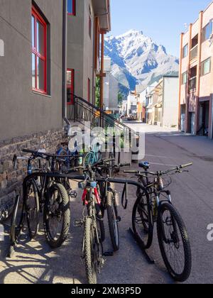 Biciclette nel centro di Banff, Alberta, Canada Foto Stock