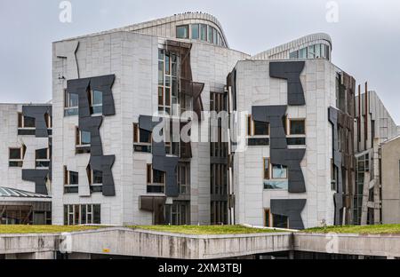 Parte moderna dell'edificio del Parlamento scozzese, Holyrood, Edimburgo, Scozia, Regno Unito Foto Stock