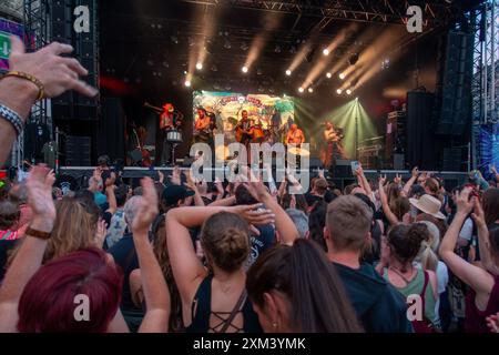 Gruppo folk metal con cornamuse prima Nocta che si esibisce durante il festival Gentse Feesten / Gand City, festeggiamenti estivi a Gand, Fiandre Orientali, Belgio Foto Stock