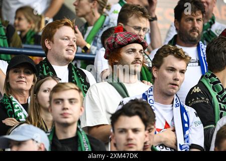 Kilmarnock, Regno Unito. 25 luglio 2024. I tifosi di Cercle sono stati fotografati in vista di una partita di calcio tra il Kilmarnock scozzese e il belga Cercle Brugge a Kilmarnock, in Scozia, giovedì 25 luglio 2024, prima tappa del secondo turno di qualificazione per la UEFA Europa League. BELGA PHOTO TOM GOYVAERTS credito: Belga News Agency/Alamy Live News Foto Stock