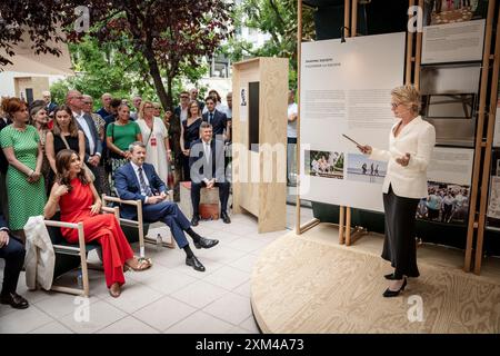 Parigi, Frankrig. 25 luglio 2024. Re Federico X e la regina Maria, insieme all'amministratore delegato di VisitDenmark, Katja Moesgaard, all'apertura del padiglione danese sugli Champs-Elysées a Parigi durante le Olimpiadi del 2024, giovedì 25 luglio 2024. (Foto: Mads Claus Rasmussen/Ritzau Scanpix) credito: Ritzau/Alamy Live News Foto Stock