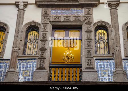 Il ristorante Casa de los Azulejos o Sanborns de los Azulejos era il palazzo dei conti della valle di Orizaba nel centro storico di città del Messico. Architettura e interni antichi. (Foto di Luis Gutierrez/ Norte Photo) la Casa de los Azulejos o restaurante Sanborns de los Azulejos , fue palacio de los condes del Valle de Orizaba en centro Histórico de la Ciudad de México. Arquitectura antigua e interiores. (Foto di Luis Gutierrez/Norte Photo) Foto Stock