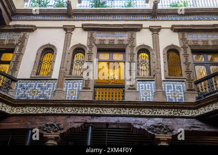 Il ristorante Casa de los Azulejos o Sanborns de los Azulejos era il palazzo dei conti della valle di Orizaba nel centro storico di città del Messico. Architettura e interni antichi. (Foto di Luis Gutierrez/ Norte Photo) la Casa de los Azulejos o restaurante Sanborns de los Azulejos , fue palacio de los condes del Valle de Orizaba en centro Histórico de la Ciudad de México. Arquitectura antigua e interiores. (Foto di Luis Gutierrez/Norte Photo) Foto Stock