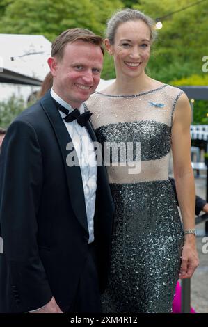 Christine Theiss mit Ehemann Hans Theiss bei der Eröffnung der 112. Richard-Wagner-Festspiele 2024 mit der Neuinszenierung von Tristan und Isolde im Bayreuther Festspielhaus. Bayreuth, 25.07.2024 *** Christine Theiss con il marito Hans Theiss all'apertura del Festival Richard Wagner 112 2024 con la nuova produzione di Tristano e Isotta alla Bayreuth Festspielhaus Bayreuth, 25 07 2024 foto:XR.xSchmiegeltx/xFuturexImagex wagner festspiele 4996 Foto Stock