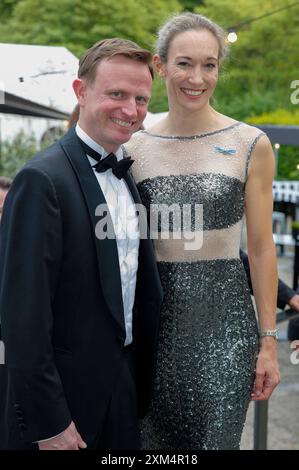 Christine Theiss mit Ehemann Hans Theiss bei der Eröffnung der 112. Richard-Wagner-Festspiele 2024 mit der Neuinszenierung von Tristan und Isolde im Bayreuther Festspielhaus. Bayreuth, 25.07.2024 *** Christine Theiss con il marito Hans Theiss all'apertura del Festival Richard Wagner 112 2024 con la nuova produzione di Tristano e Isotta alla Bayreuth Festspielhaus Bayreuth, 25 07 2024 foto:XR.xSchmiegeltx/xFuturexImagex wagner festspiele 4995 Foto Stock