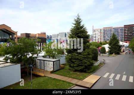 Vue del villaggio durante i Giochi Olimpici di Parigi 2024 il 25 luglio 2024 al Villaggio Olimpico di Saint-Denis, in Francia Foto Stock