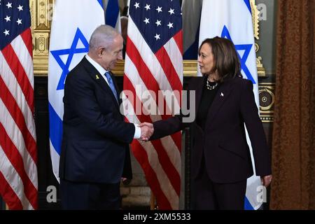 Washington, DC, Stati Uniti. 25 luglio 2024. Il primo ministro israeliano Benjamin Netanyahu incontra il vicepresidente degli Stati Uniti Kamala Harris alla Casa Bianca di Washington, DC il 25 luglio 2024. Foto della piscina di Kenny Holston/UPI credito: UPI/Alamy Live News Foto Stock