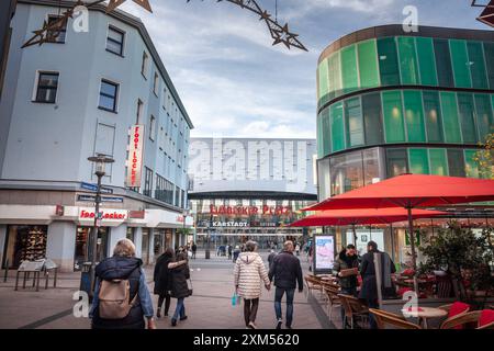 Foto dell'ingresso al centro commerciale Limbecker Platz di Essen. Il centro commerciale del centro città Limbecker Platz si trova sul bordo nord-occidentale di Essen' Foto Stock