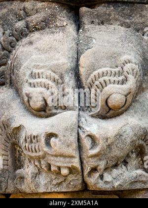 La Terrazza degli Elefanti, parte della città fortificata di Angkor Thom, un complesso di templi in rovina in Cambogia. Foto Stock