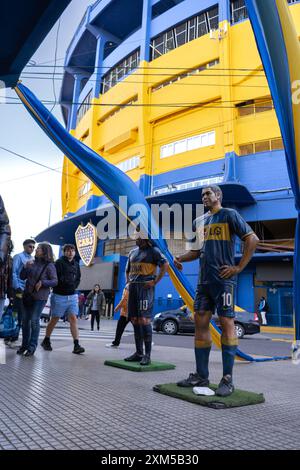 Statua di Juan Roman Roquelme vicino allo stadio la Bombonera (Estadio Alberto J. Armando), sede del Club Atletico Boca Juniors. Foto Stock