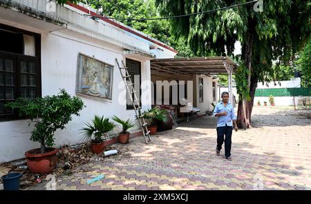 Nuova Delhi, India. 25 luglio 2024. NUOVA DELHI, INDIA - LUGLIO 25: Una vista del nuovo ufficio assegnato al quartier generale del partito AAM Aadmi al Bungalow No. 1, Ravi Shankar Shukla Lane su ordine della corte il 25 luglio 2024 a nuova Delhi, India. Il governo centrale ha assegnato un nuovo ufficio al partito AAM Aadmi. L'ufficio DDU Marg dovrà essere lasciato libero entro il 10 agosto. (Foto di Sonu Mehta/Hindustan Times/Sipa USA) credito: SIPA USA/Alamy Live News Foto Stock