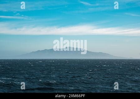 Costa ruvida della California: Una tranquilla vista sull'oceano Foto Stock