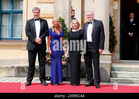 Dr. Markus Söder Ministerpräsident des Freistaates Bayern mit Ehefrau Karin Baumüller-Söder Thomas Ebersberger Oberbürgermeister der Stadt Bayreuth mit Ehefrau Stefanie Hellbach BEI der Eröffnung der 112.Richard-Wagner-Festspiele a Bayreuth *** Dr. Markus Söder primo Ministro dello Stato libero di Baviera con sua moglie Karin Baumüller Söder Thomas Ebersberger Lord Mayor della città di Bayreuth con la moglie Stefanie Hellbach all'apertura del 112° Richard Wagner Festival a Bayreuth Foto Stock