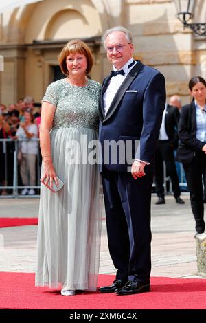 Reiner Haseloff Ministerpräsident von Sachsen-Anhalt mit Ehefrau Gabriele Haseloff BEI der Eröffnung der 112.Richard-Wagner-Festspiele a Bayreuth *** Reiner Haseloff Ministro Presidente della Sassonia-Anhalt con sua moglie Gabriele Haseloff all'apertura del Richard Wagner Festival 112 a Bayreuth Foto Stock