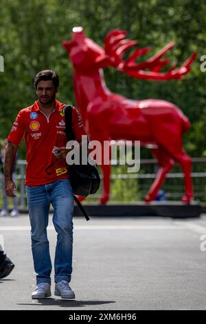 Stavelot, Belgio, 25 luglio 2024, Carlos Sainz, spagnolo gareggia per la Ferrari. L'allestimento, il 14° round del campionato di Formula 1 del 2024. Crediti: Michael Potts/Alamy Live News Foto Stock