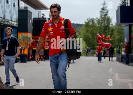 Stavelot, Belgio, 25 luglio 2024, Carlos Sainz, spagnolo gareggia per la Ferrari. L'allestimento, il 14° round del campionato di Formula 1 del 2024. Crediti: Michael Potts/Alamy Live News Foto Stock