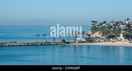 Los Angeles, USA - 30 marzo 2019: Una vista serena della costa della California con acque calme e cieli limpidi. Foto Stock