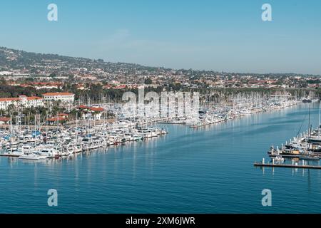 Los Angeles, USA - 30 marzo 2019: Un tranquillo porticciolo in California brulicante di barche. Foto Stock