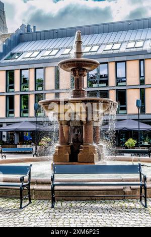 Fontana accanto alla cattedrale di Kristiansand, Norvegia Foto Stock