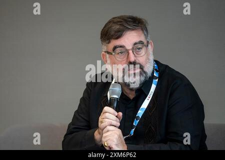 Berlino, Germania. 26 luglio 2024. Eamonn Murphy, direttore regionale dell'UNAIDS per l'Asia-Pacifico, l'Europa orientale e l'Asia centrale, parla durante la 25a Conferenza internazionale sull'AIDS. PER ANDARE CON "intervista: Lotta globale contro l'AIDS a bivio, dice il funzionario dell'UNAIDS" credito: Xinhua/Alamy Live News Foto Stock