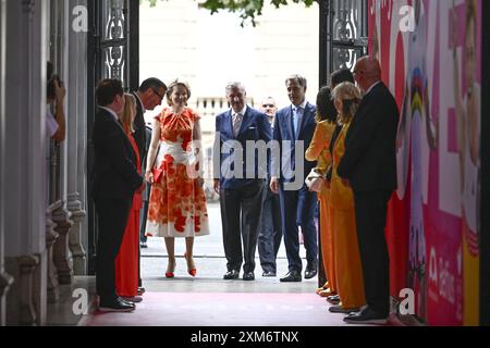 Parigi, Francia. 26 luglio 2024. La regina Matilde del Belgio e il re Filippo - Filip del Belgio, nella foto durante l'inaugurazione ufficiale della casa lotto Belgium all'inizio dei Giochi Olimpici di Parigi 2024, venerdì 26 luglio 2024 a Parigi, Francia. I Giochi della XXXIII Olimpiade si svolgono a Parigi dal 26 luglio all'11 agosto. La delegazione belga conta 165 atleti in 21 sport. BELGA FOTO DIRK WAEM credito: Belga News Agency/Alamy Live News Foto Stock