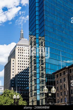 Vista parziale di tre edifici nel quartiere Back Bay di Boston. Foto Stock