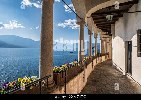 Monastero di Santa Caterina del Sasso, provincia di Varese, Lago maggiore, Lombardia, Italia, Europa Foto Stock