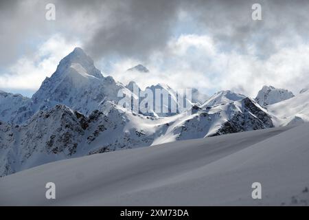 Il mondo della montagna nella zona sciistica di Hochzeiger, Pitztal, inverno in Tirolo, Austria Foto Stock