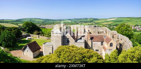 Castello di Carisbrooke Isola di Wight - Vista della sala grande e del Museo dalle mura del castello Carisbrooke vicino a Newport Isola di Wight Inghilterra Regno Unito Europa Foto Stock