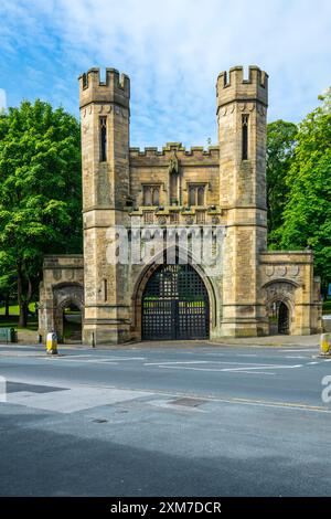 Ingresso in stile architettonico normanno a Lister Park Bradford Regno Unito Foto Stock