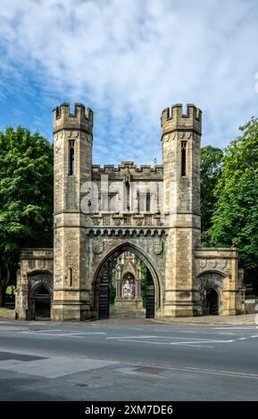 Ingresso in stile architettonico normanno a Lister Park Bradford Regno Unito Foto Stock