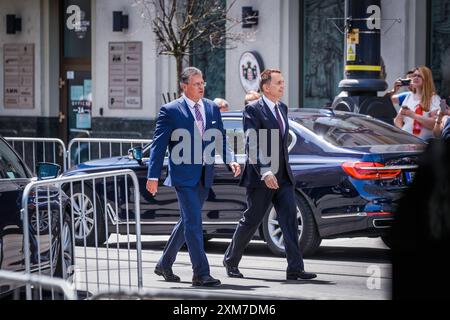 ZUZANA CAPUTOVA INAUGURAZIONE del nuovo presidente slovacco Zuzana Caputova. Nella foto il candidato presidenziale Miroslav Lajcak e il governatore della Banca nazionale della Slovacchia Peter Kazimir. Bratislava, 15 giugno 2019. Foto di Branislav Racko Bratislava Copyright: xx  BRR0096 Foto Stock