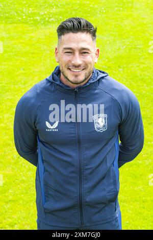 Hengelo, Paesi Bassi. 25 luglio 2024. HENGELO, Trainingscentrum Hengelo, 25-07-2024, stagione 2024/2025, Eredivisie olandese Football durante il Photocall FC Twente Marco Pallencaoe Fisioterapista credito: Pro Shots/Alamy Live News Foto Stock